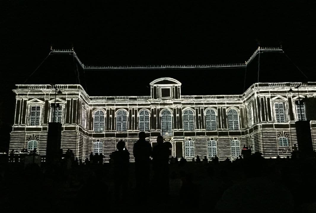 I giochi di luce sul Palazzo del Parlamento