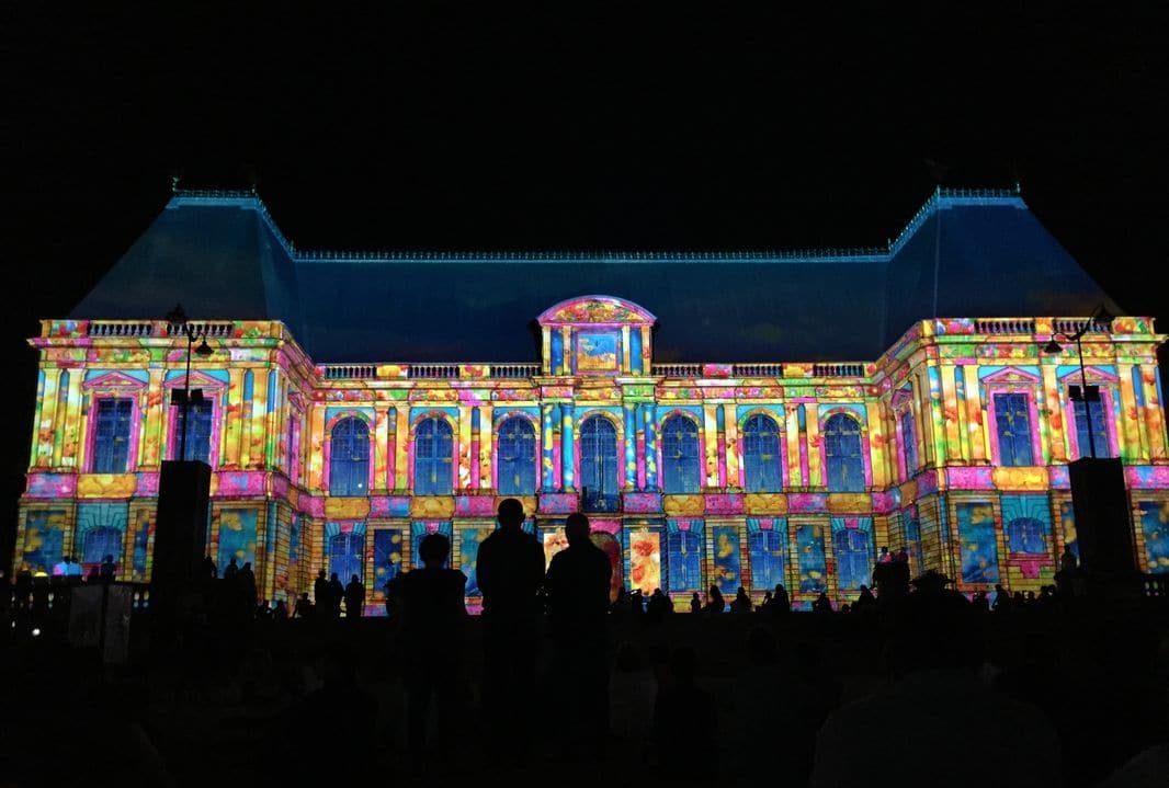 I giochi di luce sul Palazzo del Parlamento di Rennes