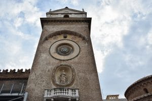 La torre dell'Orologio in Piazza delle Erbe