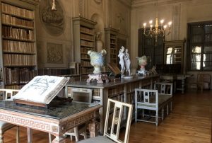La biblioteca di Villa d'Arco Mantova