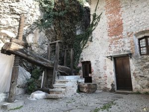 Il torchio in legno a Santa Caterina del Sasso