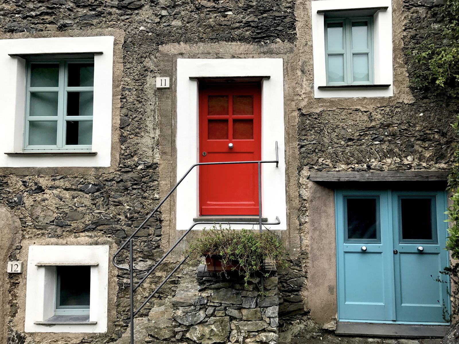 Le porte colorate di Castelbianco
