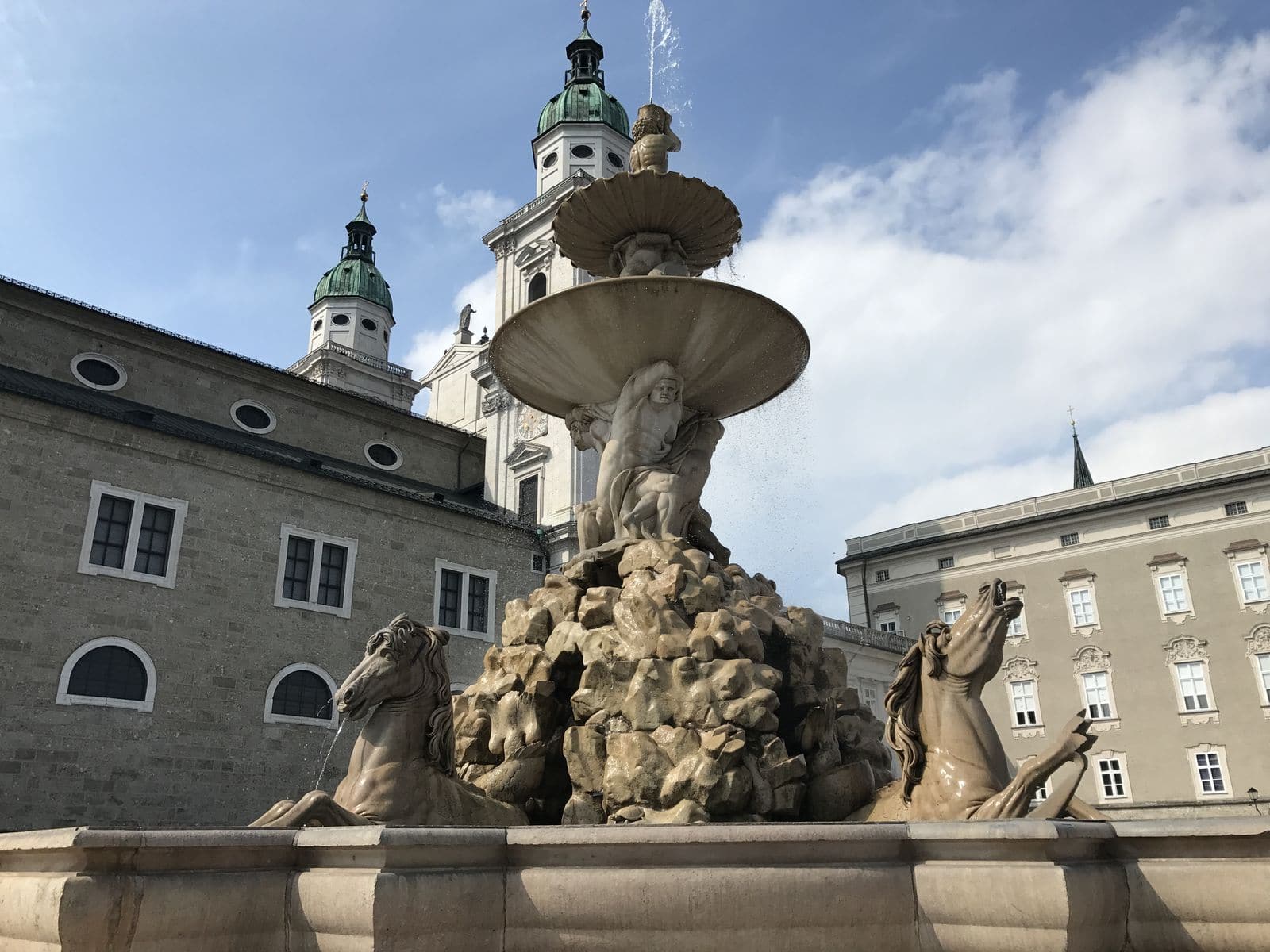 La fontana in Residenzplatz a Salisburgo