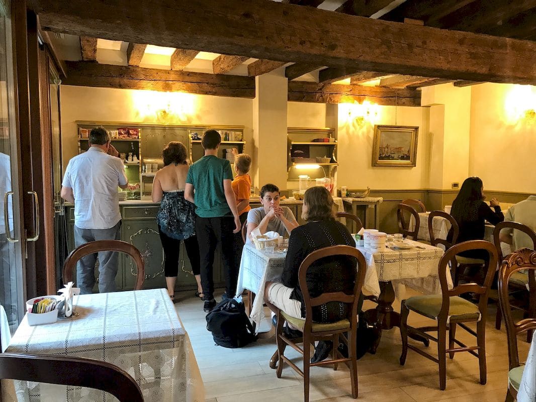 la sala colazione dell'Hotel Ponte Mocenigo