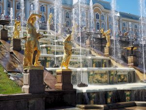 Le fontane di Peterhof san pietroburgo