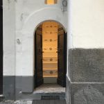 Dove dormire a Napoli: ingresso di Palazzo Venusio