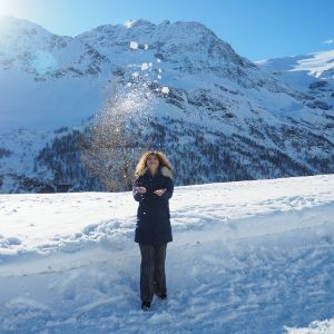 Giocando con la neve all'Alp Grum