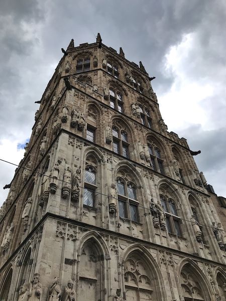 La torre del Rathaus a Colonia