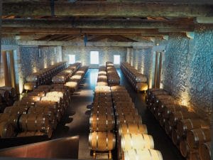 Il vino nelle botti a Château de Ferrand