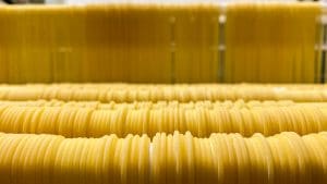 Gli spaghetti durante l'essiccazione