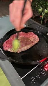 Cucinare come al ristorante:Tecnica di cottura "flip and brush"