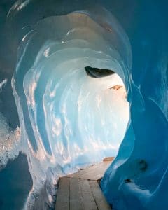 La grotta di ghiaccio al Ghiacciaio del Rodano
