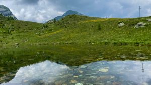 Riflessi sul piccolo lago di Muino