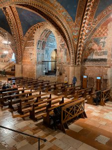 L'interno alla Basilica inferiore di Assisi