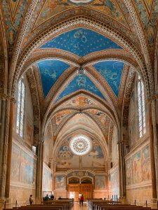 L'interno alla Basilica superiore di Assisi