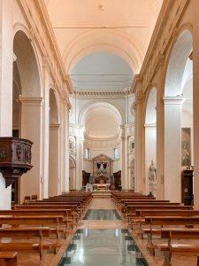 L'interno del Duomo di San Rufino ad Assisi