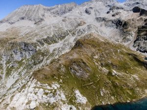 Il Monte Basodino che cinge il lago Nero in Val Formazza