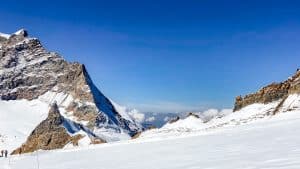 Lo sperone della Sphinx e la cima della Jungfrau alle spalle