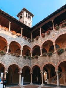 Il cortile del palazzo civico di Bellinzona
