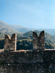 I merli delle mura di Castelgrande a Bellinzona