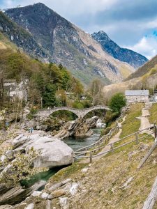 Il ponte dei salti a Lavertezzo in valle Verzasca
