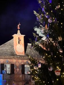 Il vecchio Municipio illuminato durante i Mercatini di Natale di Santa Maria Maggiore